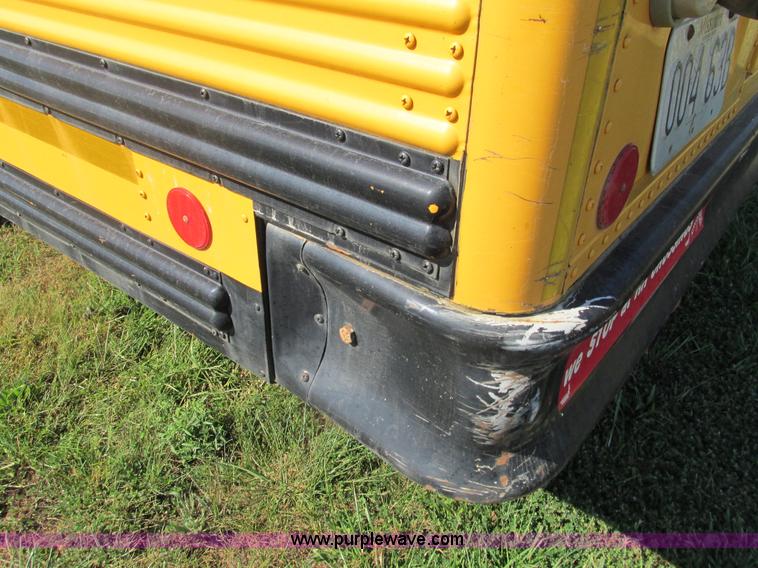 image for item G9441 2000 Freightliner Thomas school bus