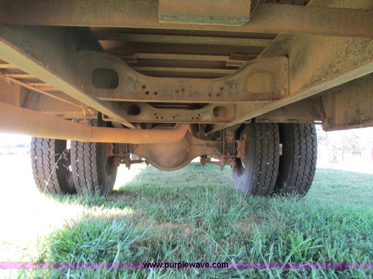 image for item G9441 2000 Freightliner Thomas school bus