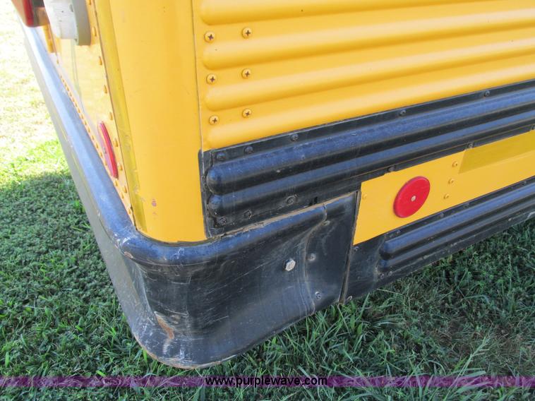 image for item G9441 2000 Freightliner Thomas school bus