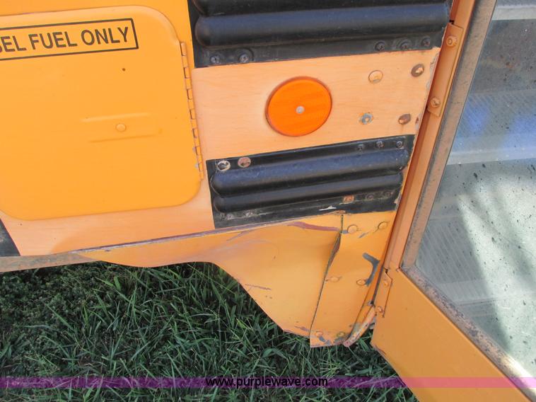 image for item G9441 2000 Freightliner Thomas school bus