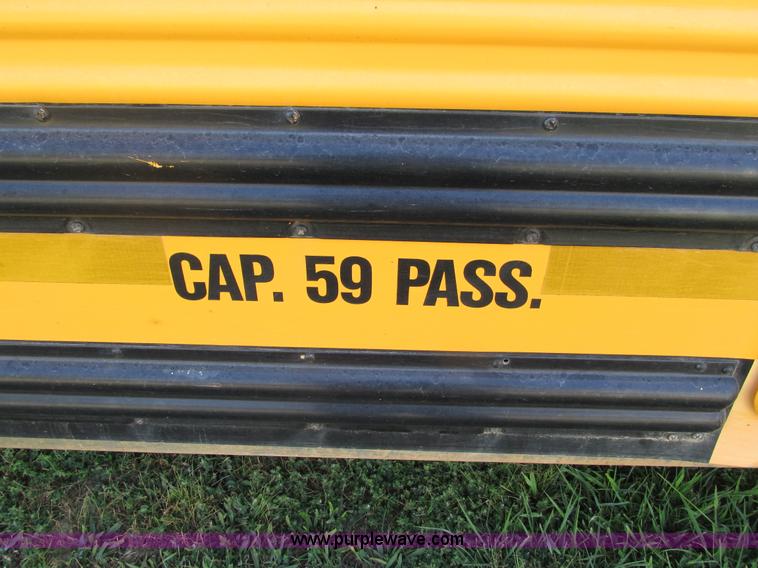 image for item G9441 2000 Freightliner Thomas school bus