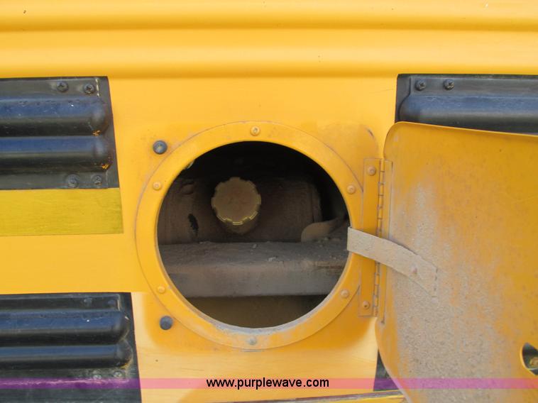 image for item G9441 2000 Freightliner Thomas school bus