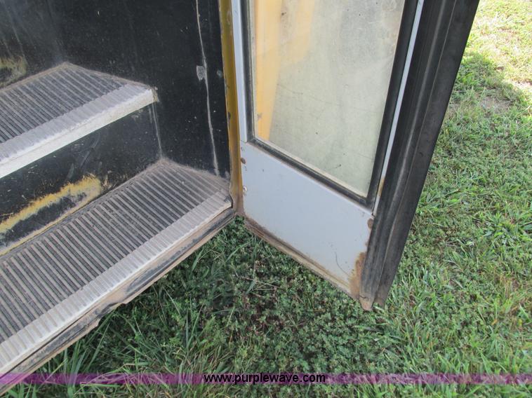 image for item G9441 2000 Freightliner Thomas school bus