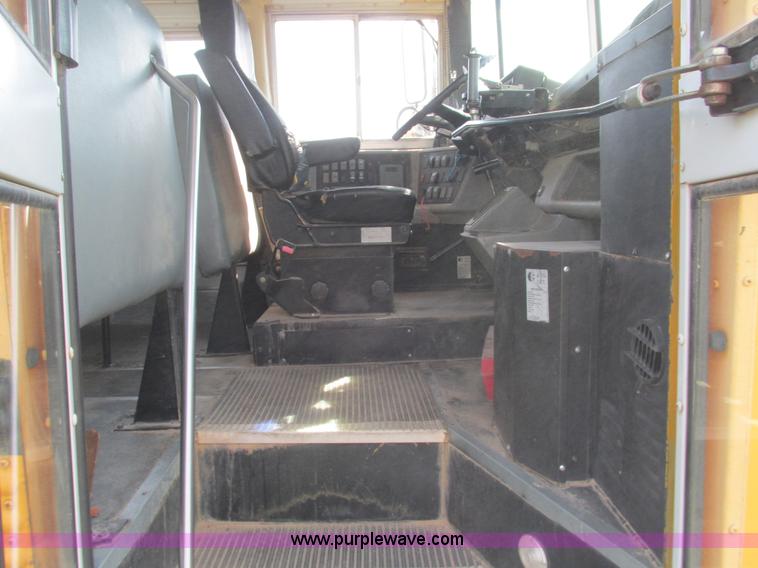 image for item G9441 2000 Freightliner Thomas school bus