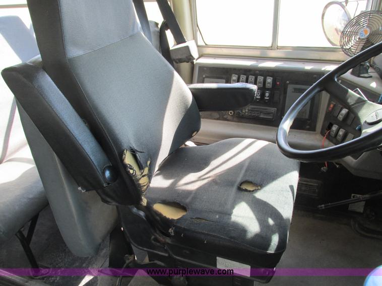 image for item G9441 2000 Freightliner Thomas school bus