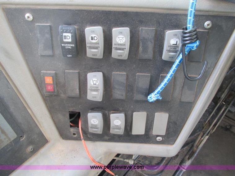 image for item G9441 2000 Freightliner Thomas school bus