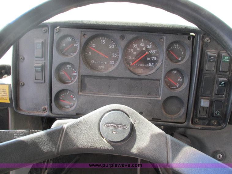 image for item G9441 2000 Freightliner Thomas school bus