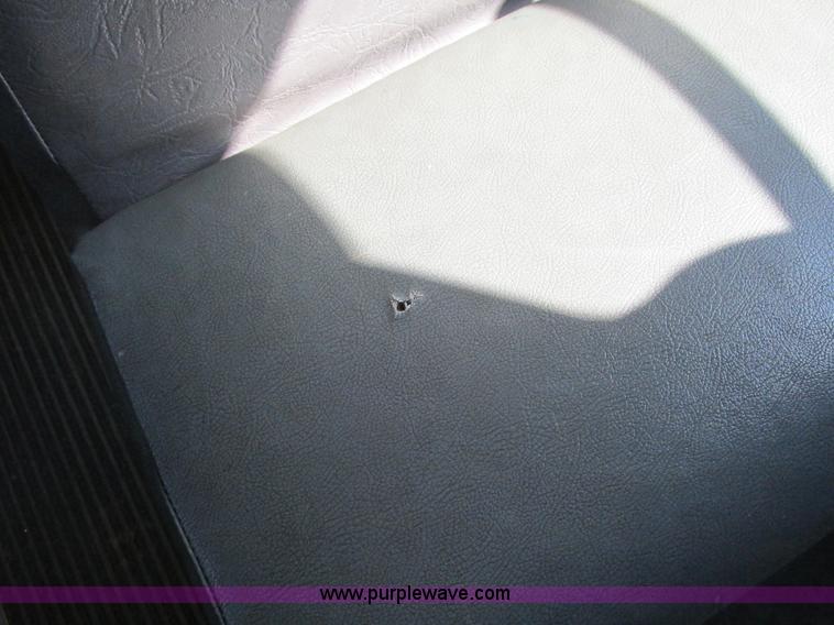 image for item G9441 2000 Freightliner Thomas school bus