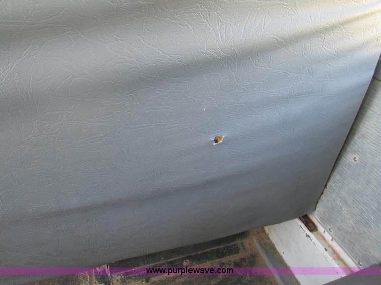 image for item G9441 2000 Freightliner Thomas school bus