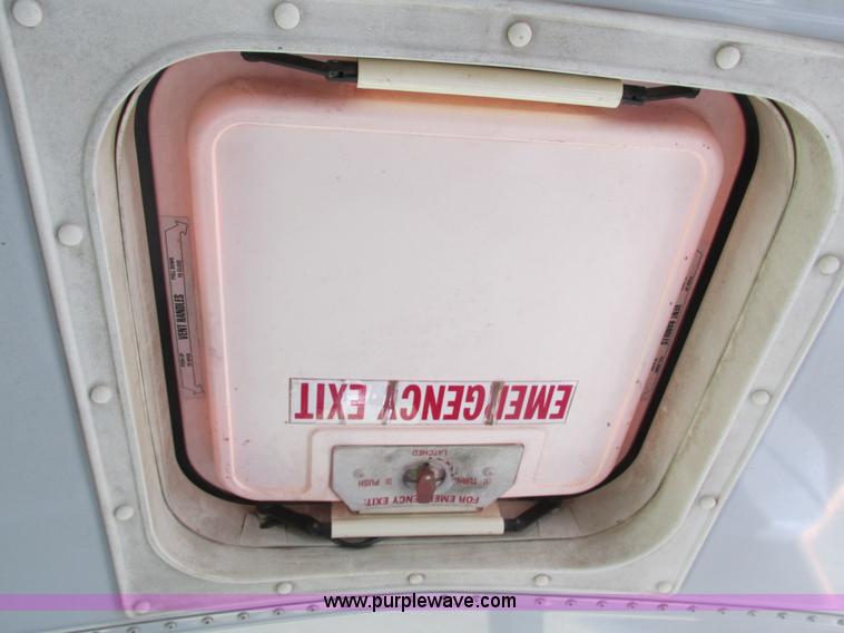 image for item G9441 2000 Freightliner Thomas school bus