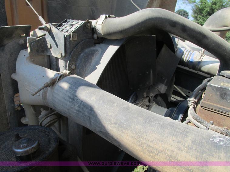 image for item G9441 2000 Freightliner Thomas school bus