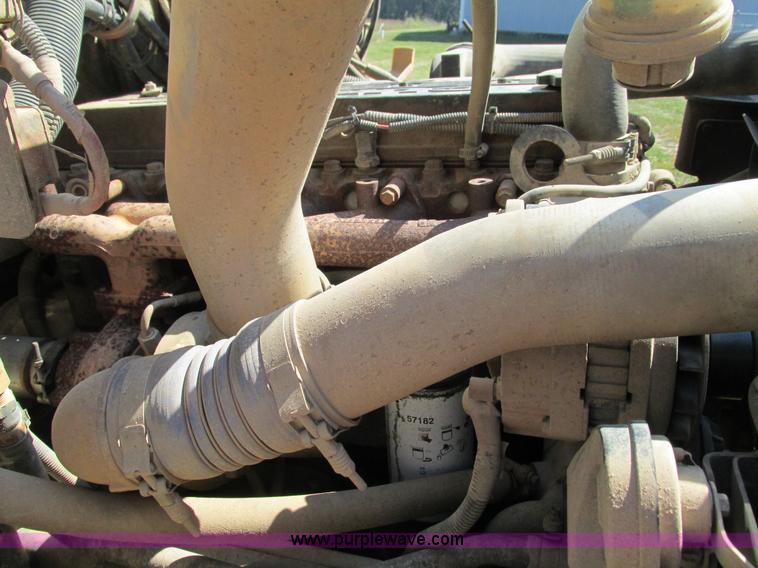 image for item G9441 2000 Freightliner Thomas school bus