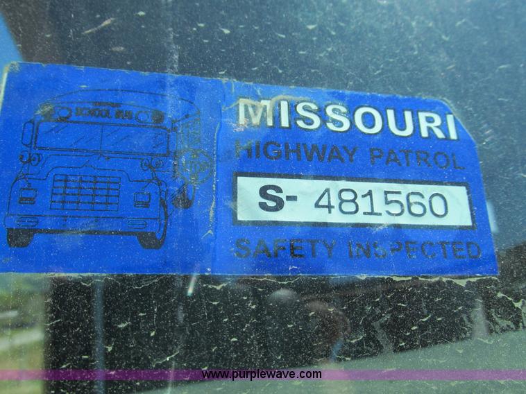 image for item G9441 2000 Freightliner Thomas school bus