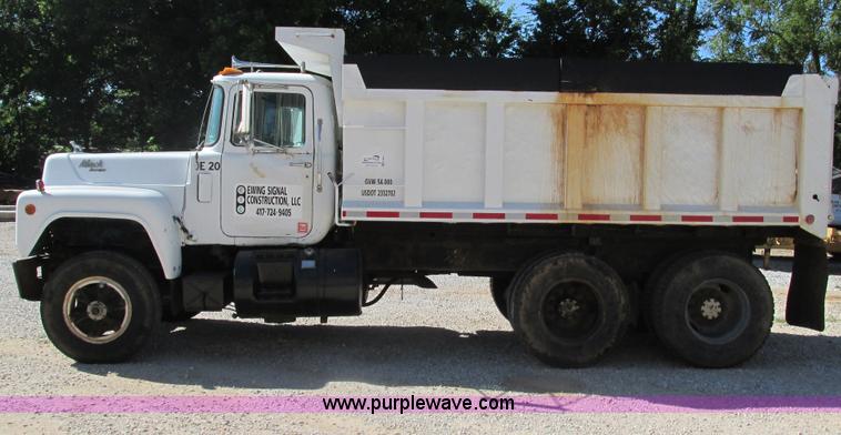 image for item G9444 1989 Mack Econodyne R690ST dump truck