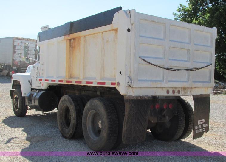 image for item G9444 1989 Mack Econodyne R690ST dump truck