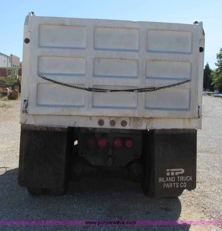 image for item G9444 1989 Mack Econodyne R690ST dump truck