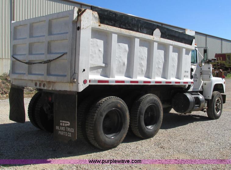 image for item G9444 1989 Mack Econodyne R690ST dump truck