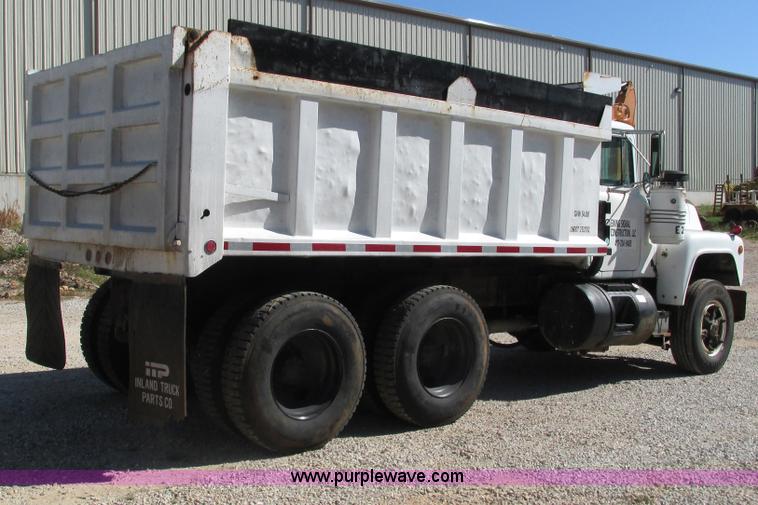 image for item G9444 1989 Mack Econodyne R690ST dump truck