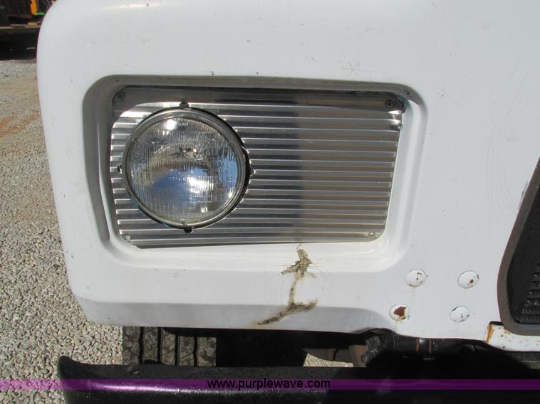 image for item G9444 1989 Mack Econodyne R690ST dump truck