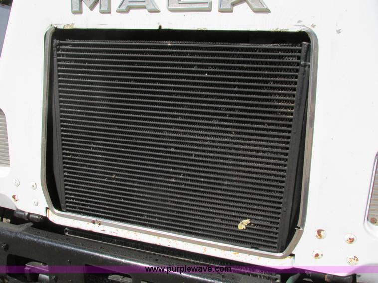 image for item G9444 1989 Mack Econodyne R690ST dump truck