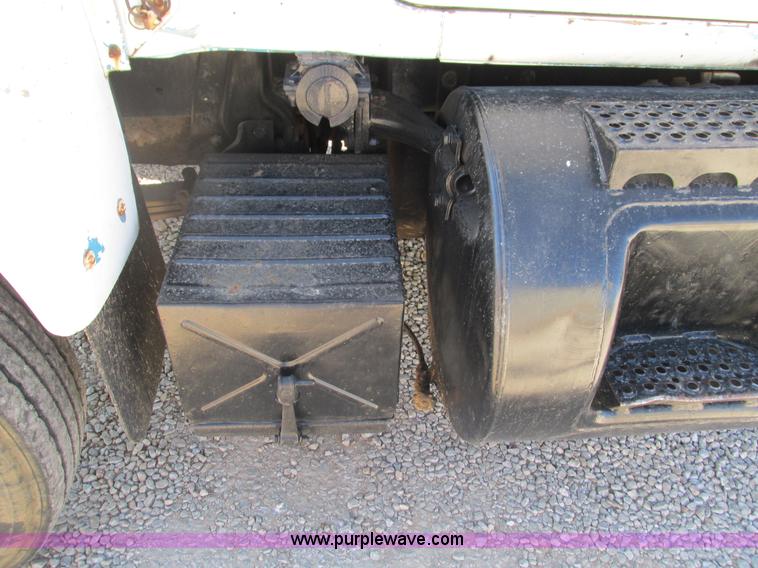 image for item G9444 1989 Mack Econodyne R690ST dump truck