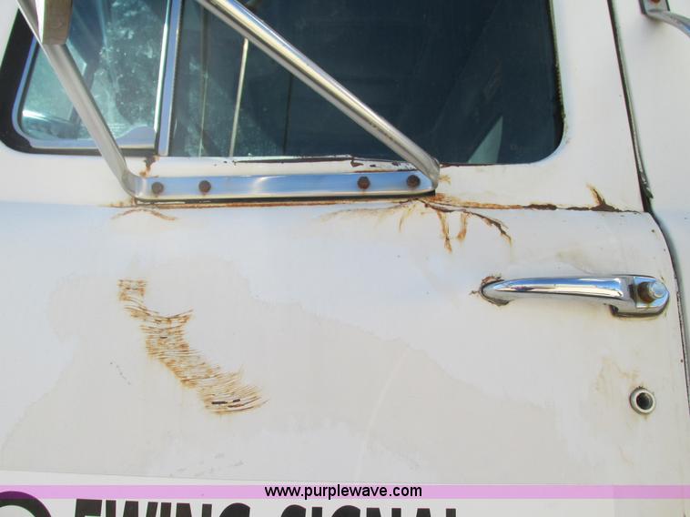 image for item G9444 1989 Mack Econodyne R690ST dump truck