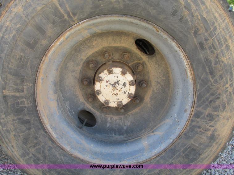 image for item G9444 1989 Mack Econodyne R690ST dump truck