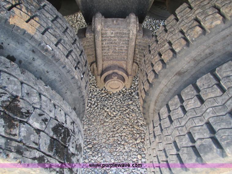 image for item G9444 1989 Mack Econodyne R690ST dump truck