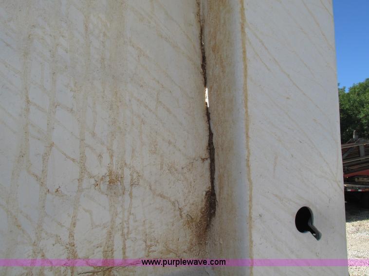 image for item G9444 1989 Mack Econodyne R690ST dump truck