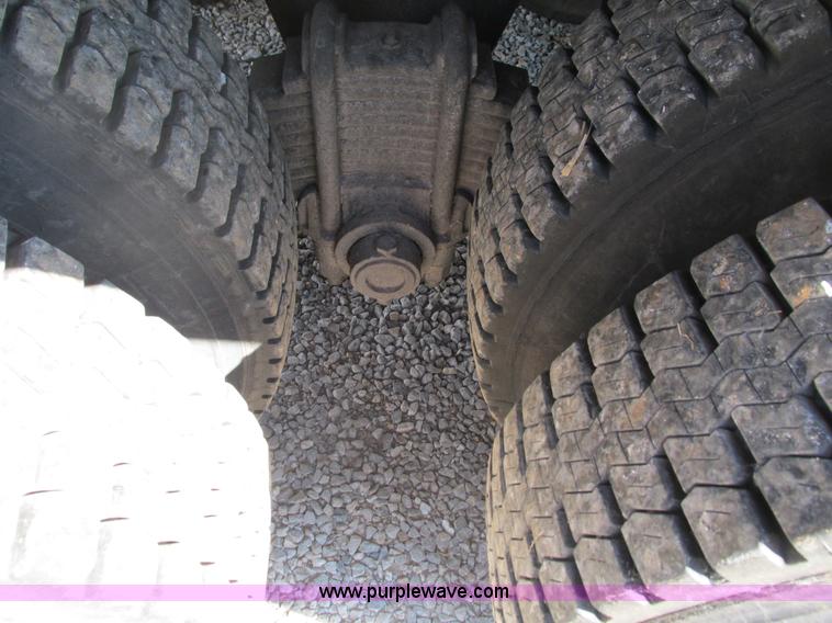 image for item G9444 1989 Mack Econodyne R690ST dump truck