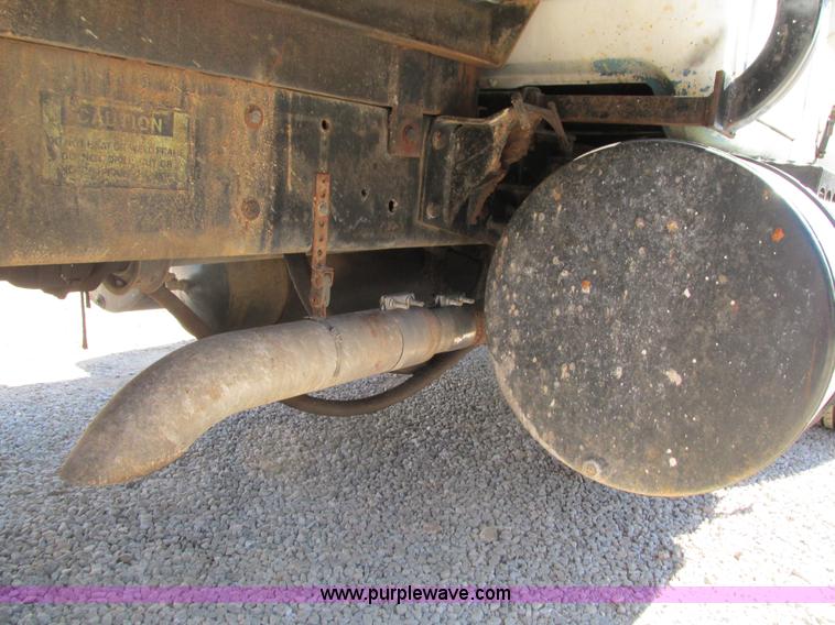 image for item G9444 1989 Mack Econodyne R690ST dump truck