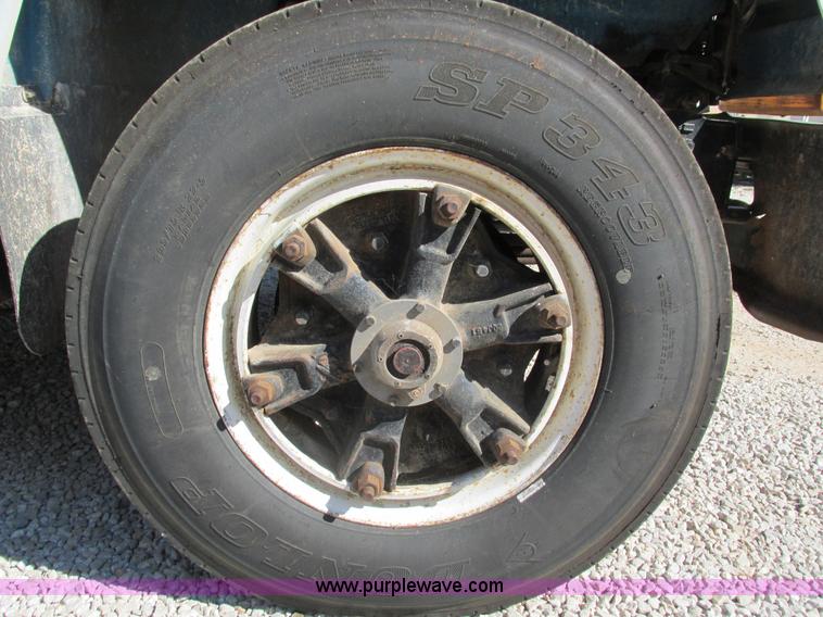 image for item G9444 1989 Mack Econodyne R690ST dump truck