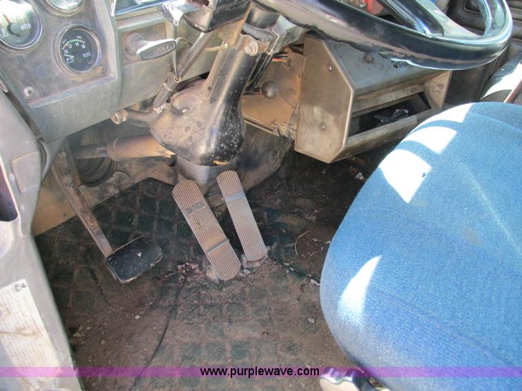 image for item G9444 1989 Mack Econodyne R690ST dump truck