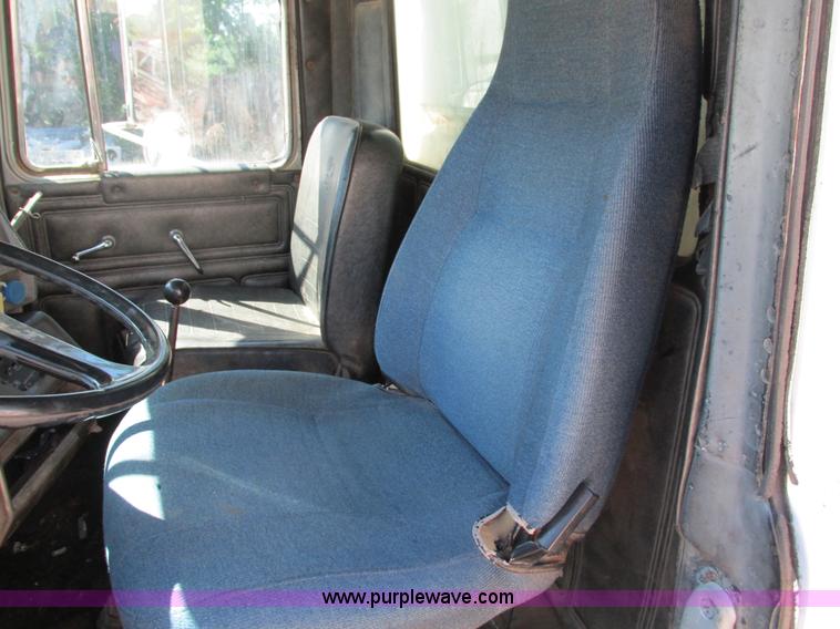 image for item G9444 1989 Mack Econodyne R690ST dump truck