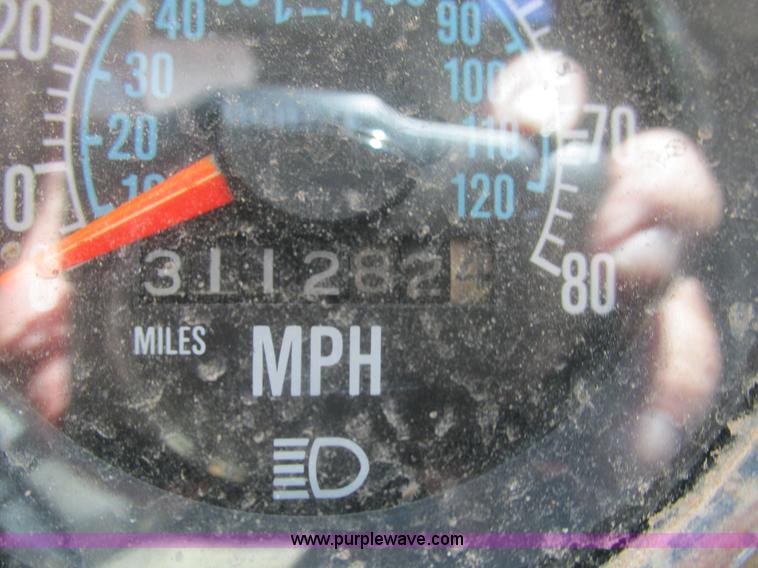 image for item G9444 1989 Mack Econodyne R690ST dump truck