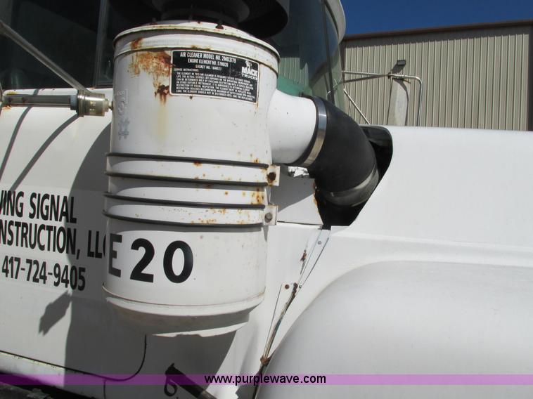 image for item G9444 1989 Mack Econodyne R690ST dump truck