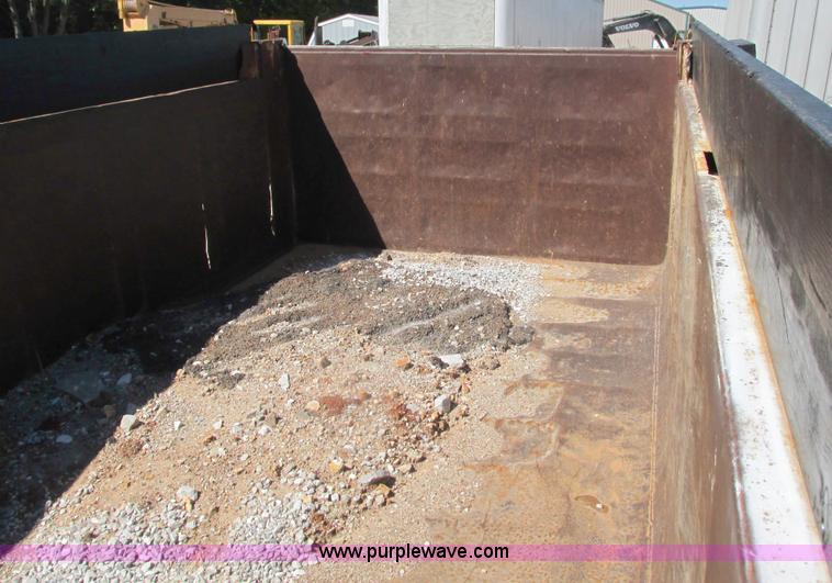 image for item G9444 1989 Mack Econodyne R690ST dump truck