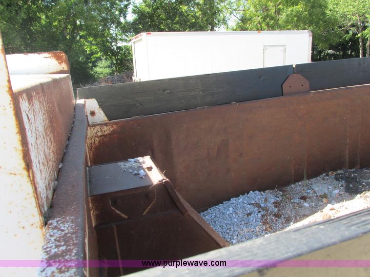 image for item G9444 1989 Mack Econodyne R690ST dump truck