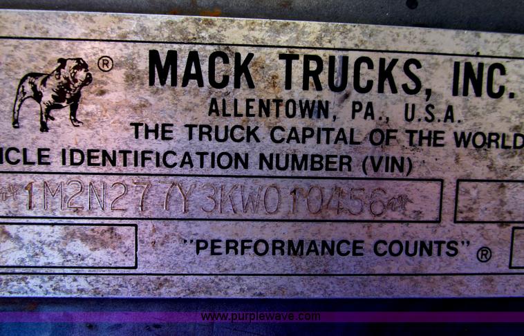 image for item G9444 1989 Mack Econodyne R690ST dump truck