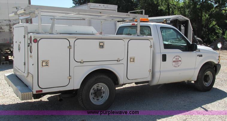 image for item G9445 1999 Ford F250 Super Duty utility truck