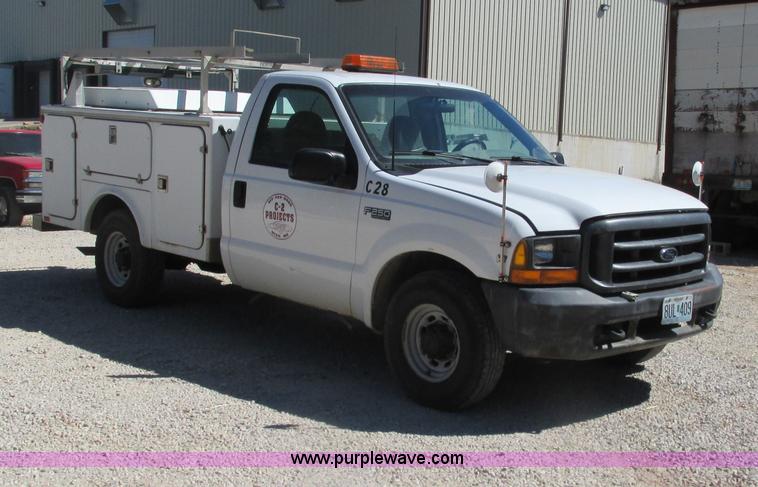 image for item G9445 1999 Ford F250 Super Duty utility truck
