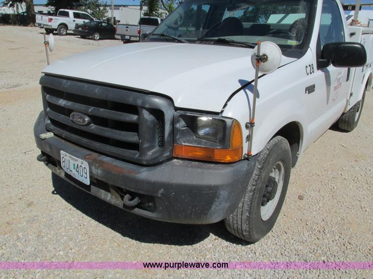 image for item G9445 1999 Ford F250 Super Duty utility truck
