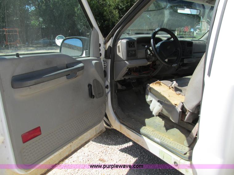 image for item G9445 1999 Ford F250 Super Duty utility truck