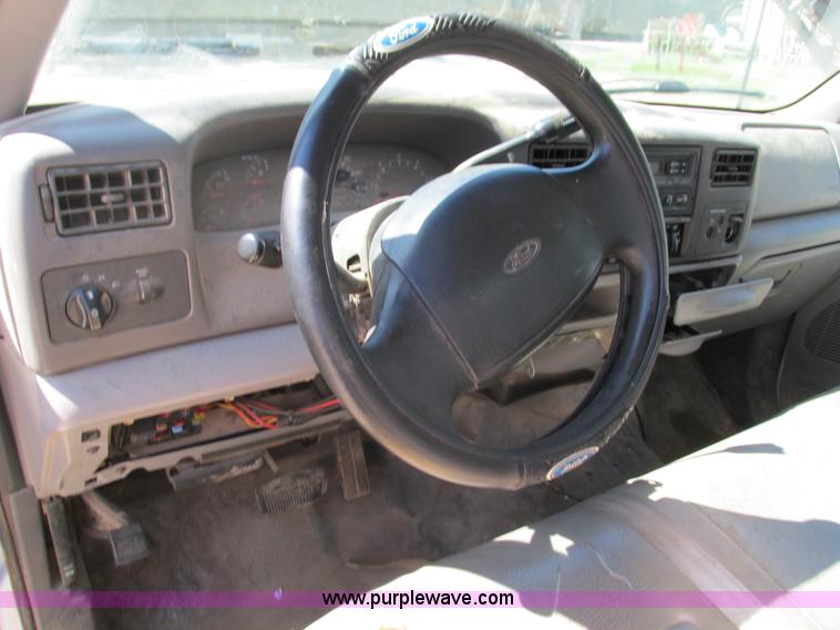 image for item G9445 1999 Ford F250 Super Duty utility truck