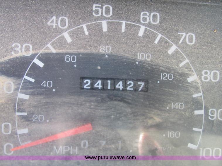 image for item G9445 1999 Ford F250 Super Duty utility truck