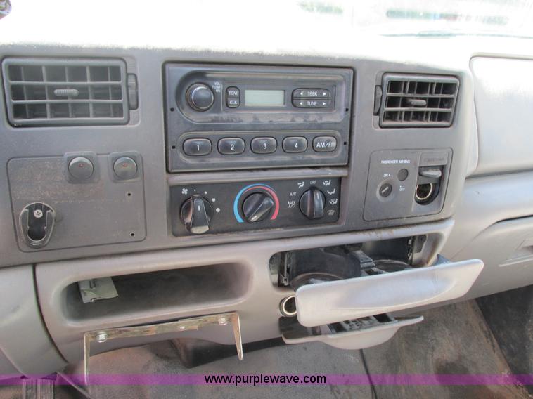 image for item G9445 1999 Ford F250 Super Duty utility truck