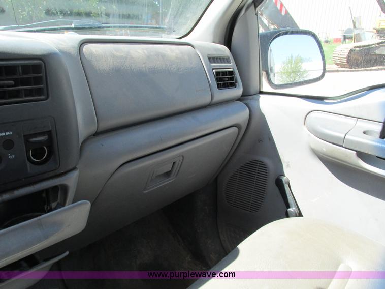 image for item G9445 1999 Ford F250 Super Duty utility truck