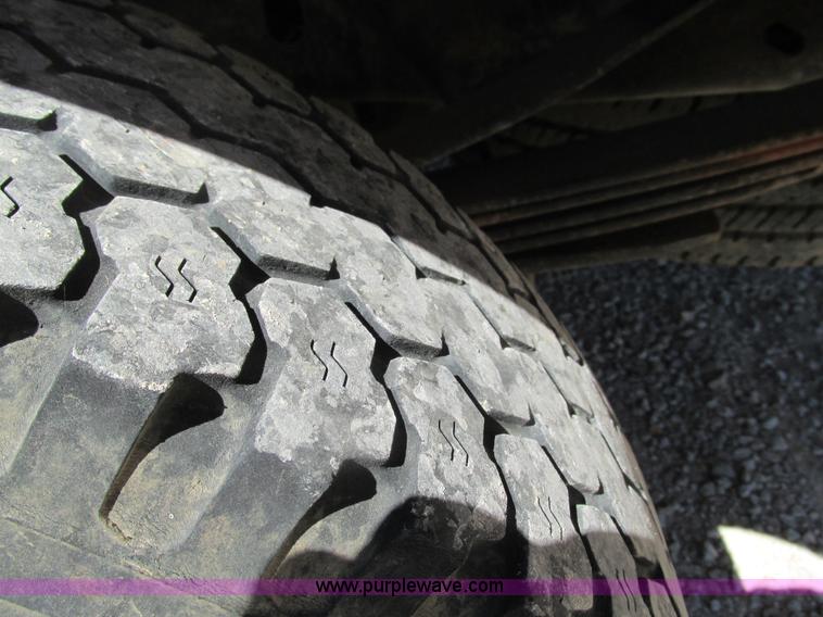 image for item G9445 1999 Ford F250 Super Duty utility truck