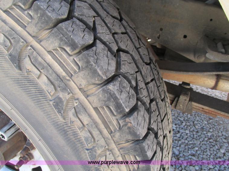 image for item G9445 1999 Ford F250 Super Duty utility truck