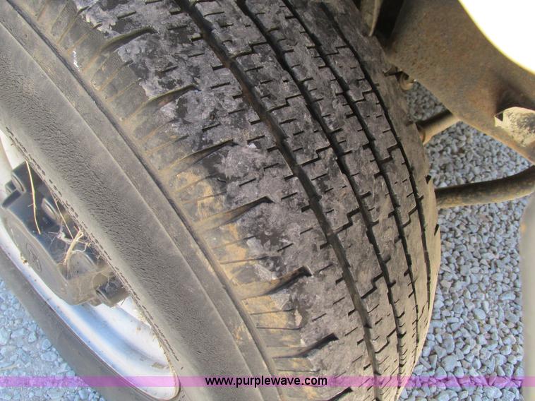 image for item G9445 1999 Ford F250 Super Duty utility truck